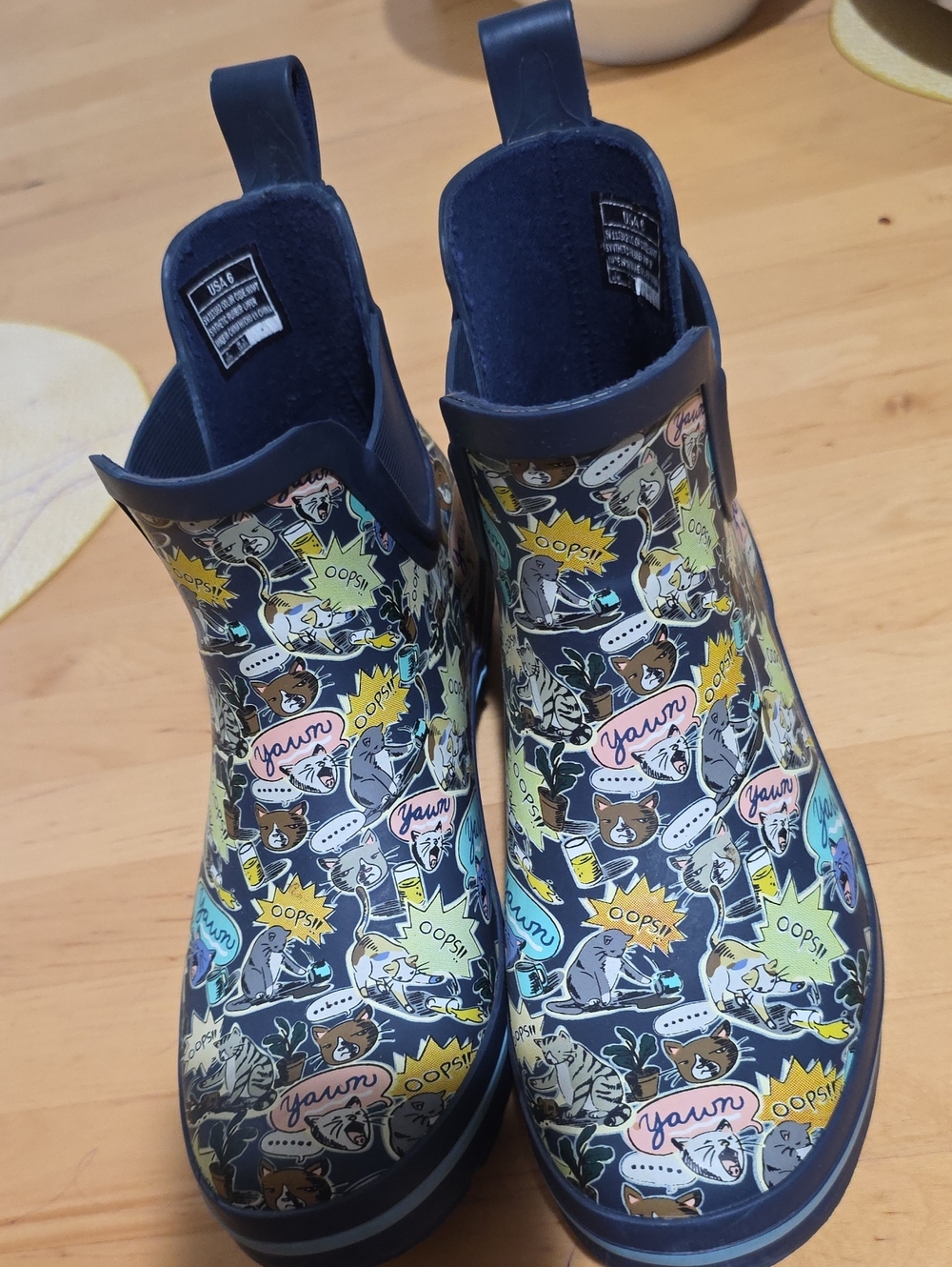 Skechers Womens Graphic Cat Print Rain Chelsea Boots - Navy